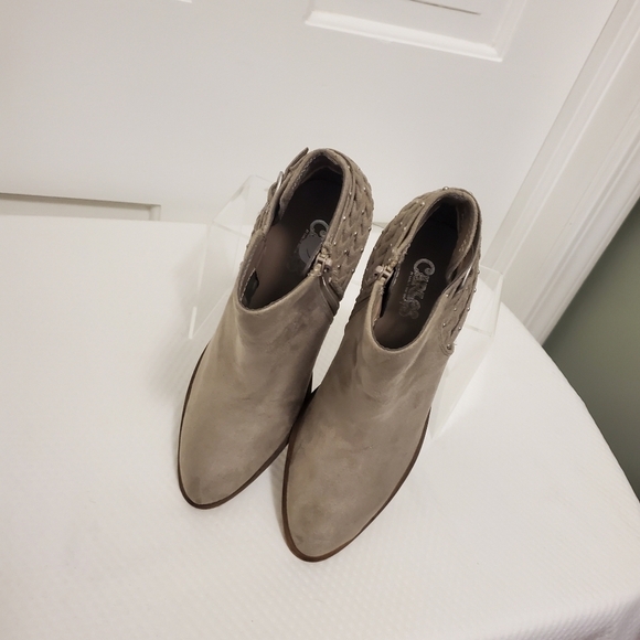 EUC Carlos by Carlos Santana Doe Taupe "Ashby" Booties Size 6, Casual - Picture 4 of 9